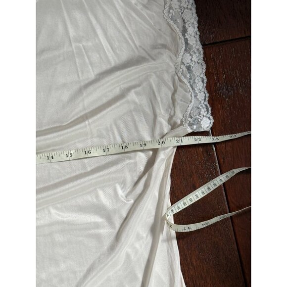 Vintage White Lace-Trimmed Nightgown With Flutter Sleeves Medium - Picture 12 of 15